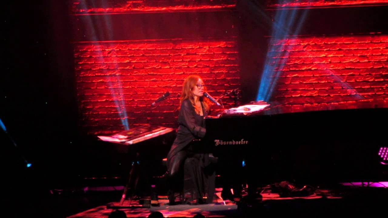 Tori Amos - In Your Room ( Depeche Mode Cover ) - Live @ The Greek Theatre 7-23-14