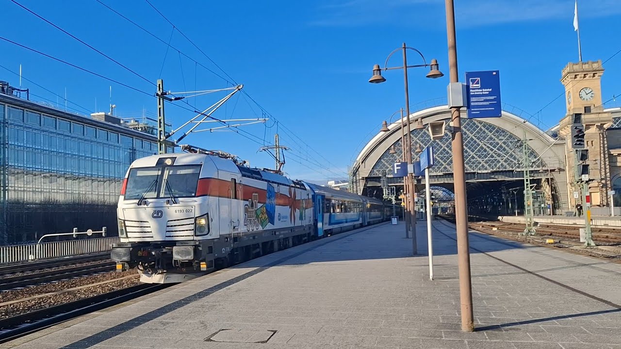 Zug & Straßenbahnverkehr in Dresden