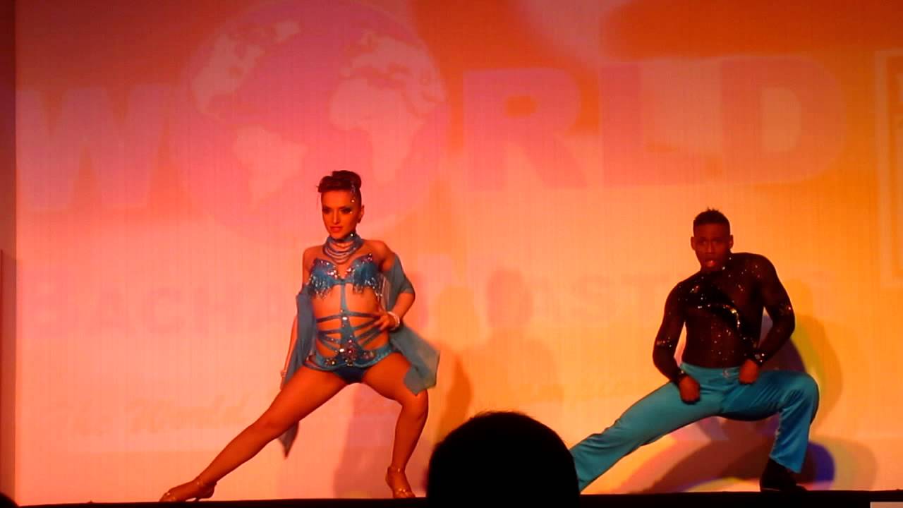 ALFREDO Y ANDREA Sabor Dinámico España COREOGRAFIA EN EL WORLD BACHATA MASTERS 2013.MOV