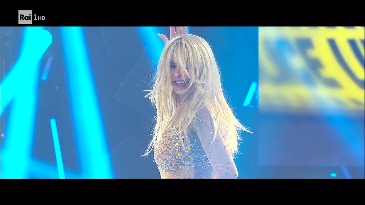 Valeria Marini - Britney Spears canta 