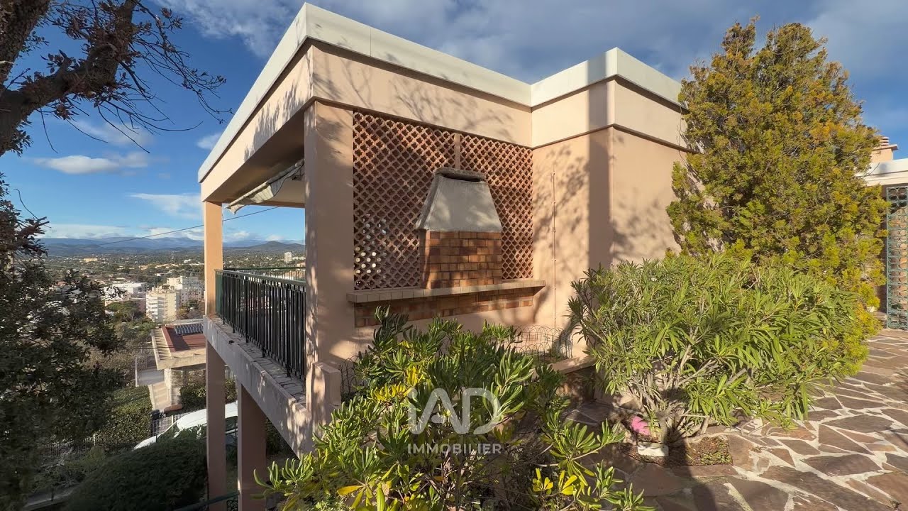 À vendre à Saint Raphaël - immeuble de rapport ou villa à fort potentiel 202m2 : 630.000€