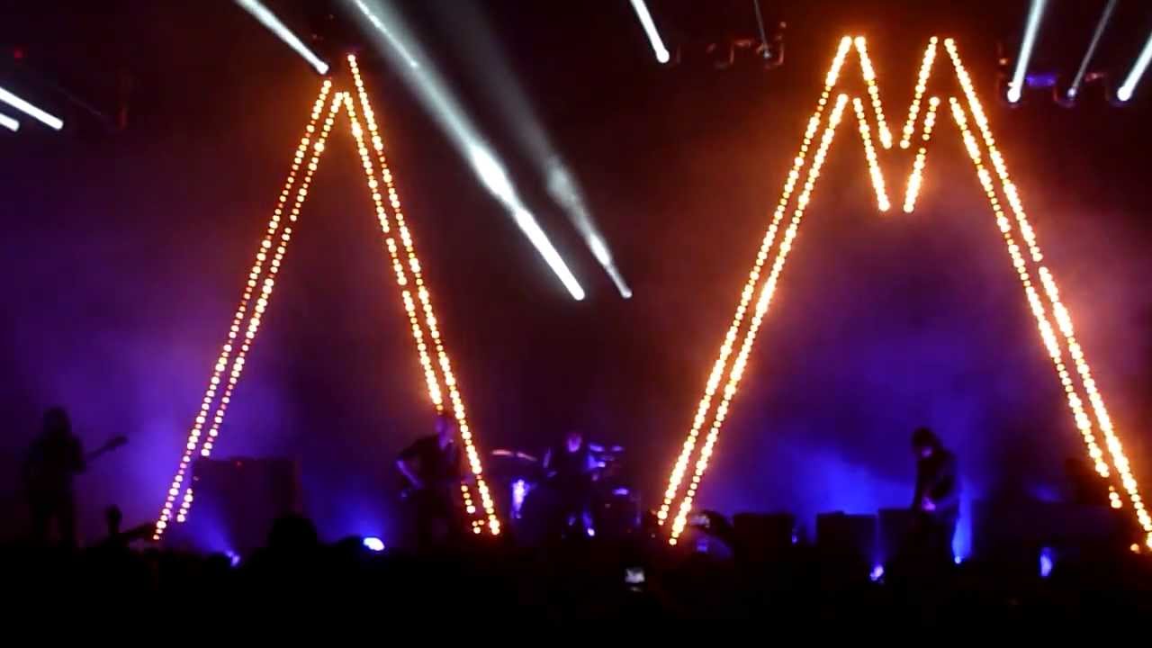 Arctic Monkeys - Do I Wanna Know? [Live at Agganis Arena, Boston - 06-02-2014]