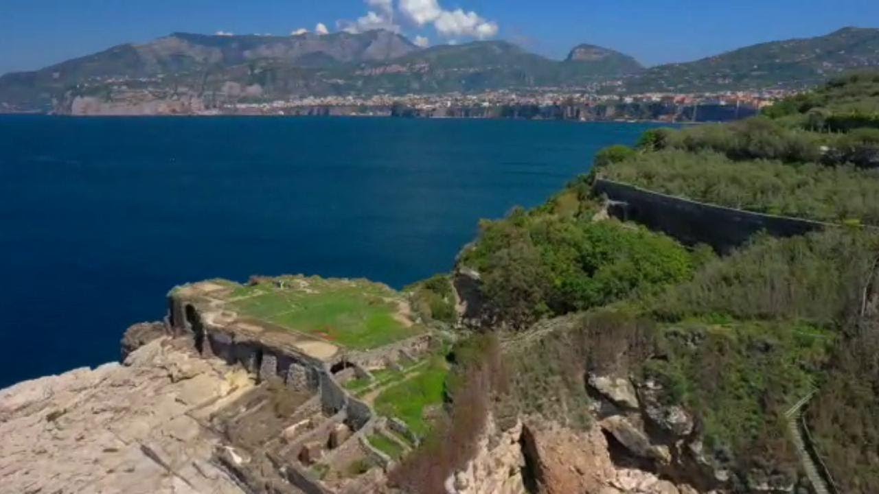 Napoli, col drone sulla terra delle sirene: il video spettacolare di punta Campanella