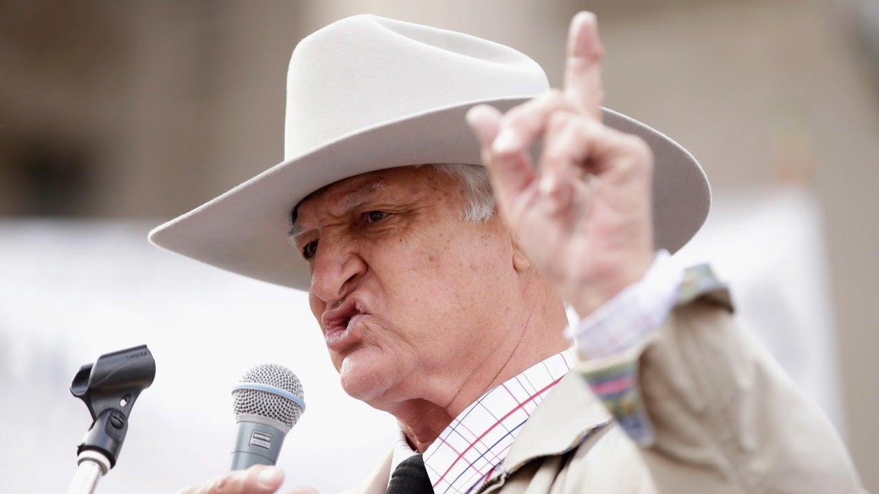 Katter defends unleashing at 'city lily pad lefty' reporter