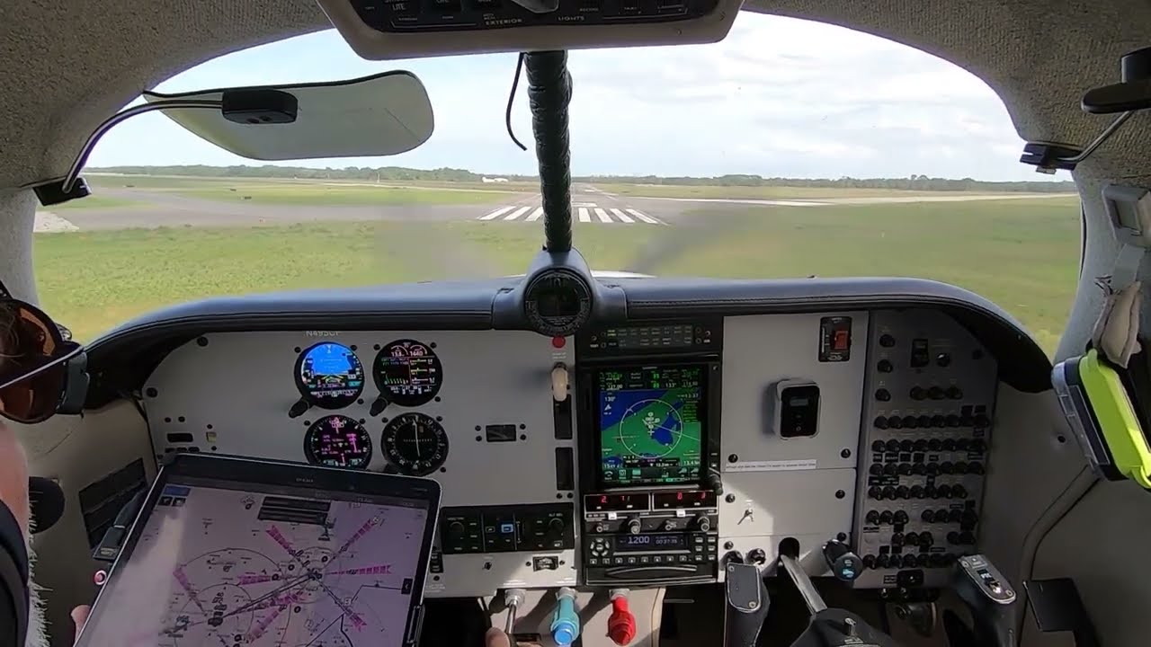 REALLY NICE Landing with 15kt winds in a Mooney Ovation!!!