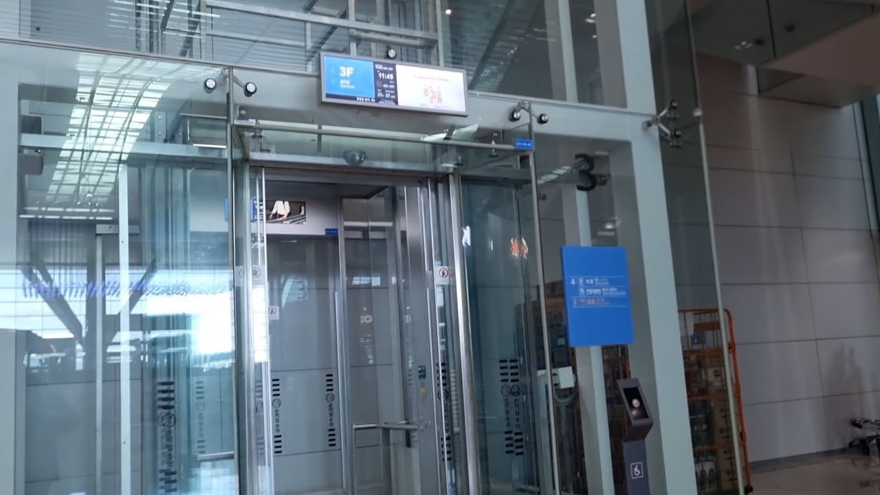 인천공항 2터미널 출국장 엘리베이터 탑승