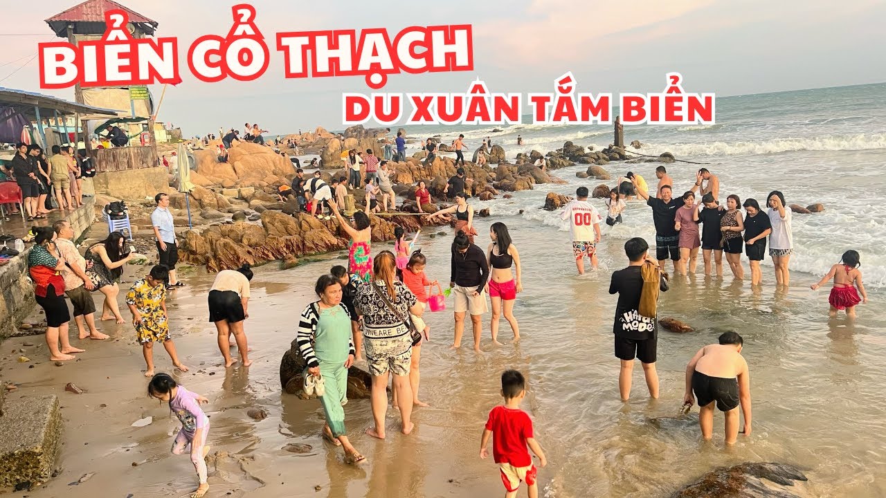 Tết Đến Bãi biển Cổ Thạch Chật Kín Người Du Xuân Trải Nghiệm 