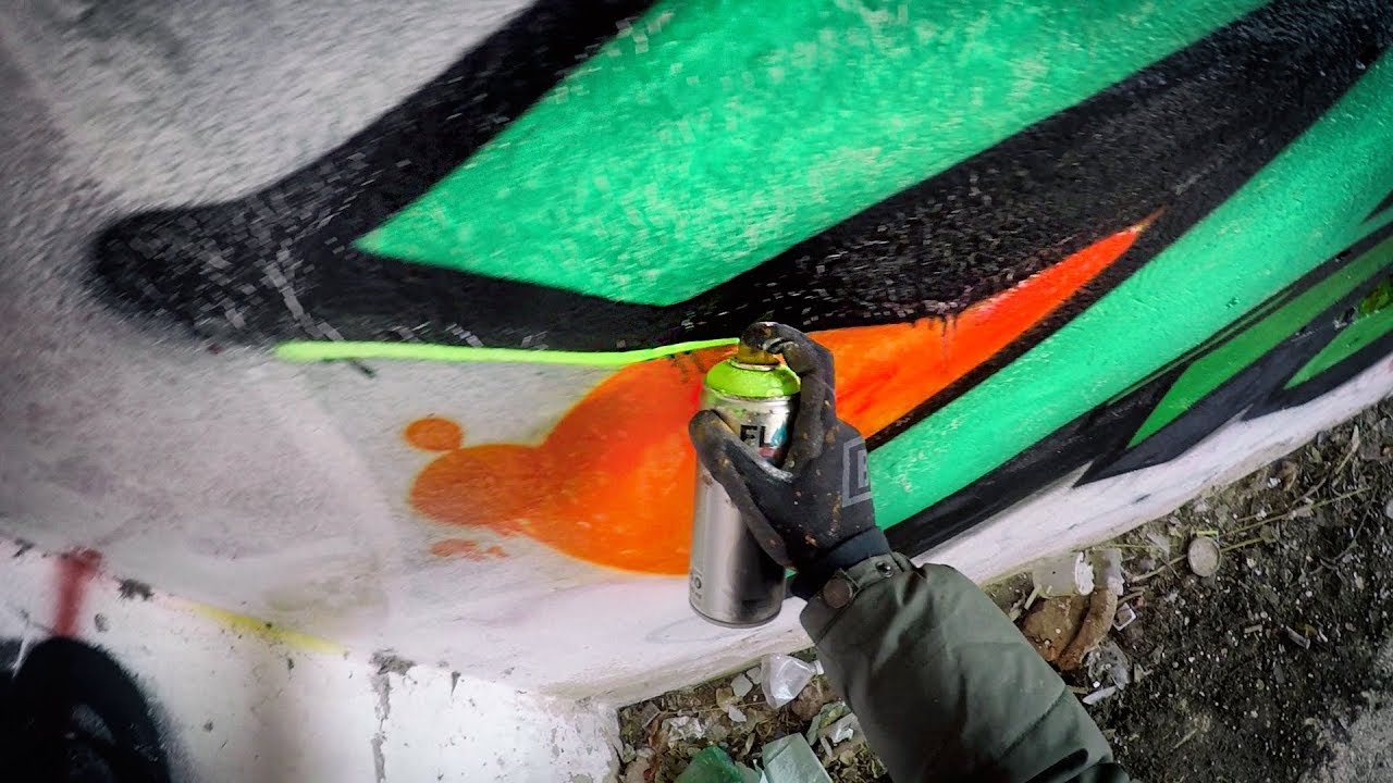 Empty AIRPORT - RAW Graffiti!
