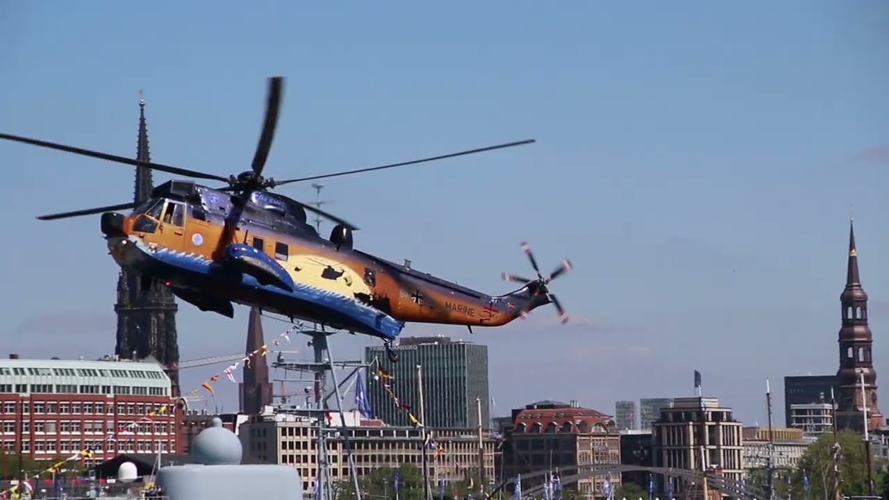 835. Hamburger Hafengeburtstag Hubschrauber bei der 