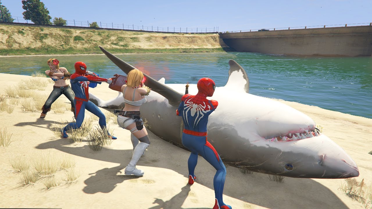 Super Hero Spider Man Action - Spider Man Hunting Tiger Shark