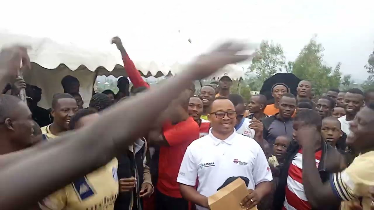 #Kishumuntu shop:REBA IBYISHIMO BYIKIPE YA MUBUGA HAMWE NUMUTERANKUNGA WAYO UBWO BISHIMIRAGA 1/2 UKC