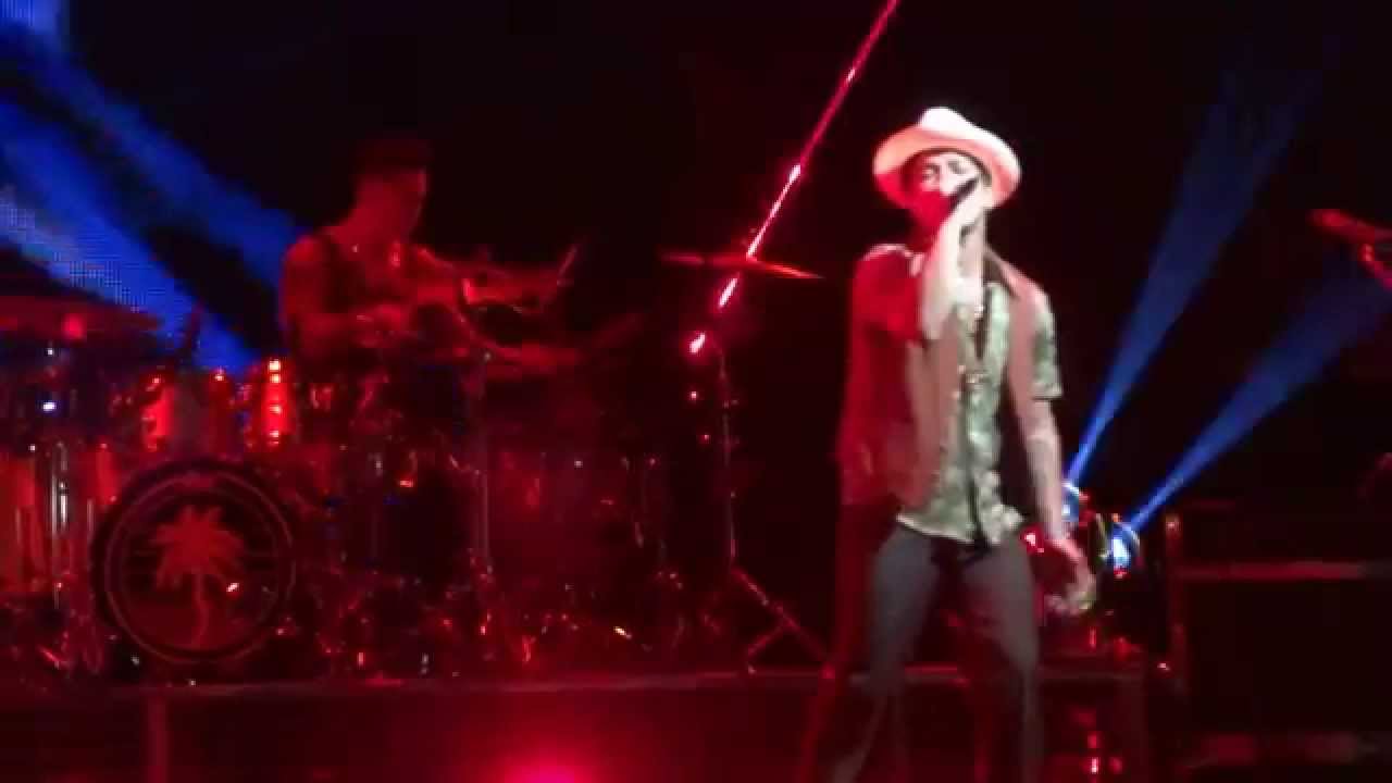 Bruno Mars - Moonshine (Live) @ Madison Square Garden NYC 7.14.14