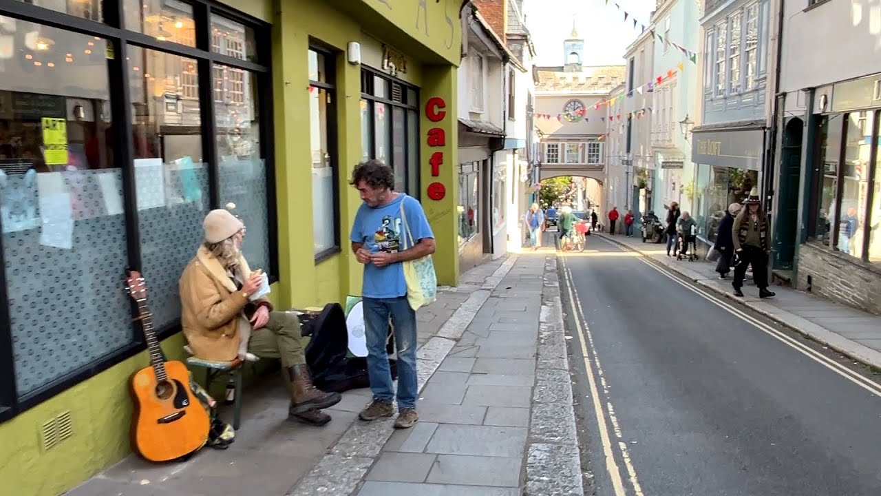 Totnes High Street - Scenic Walks