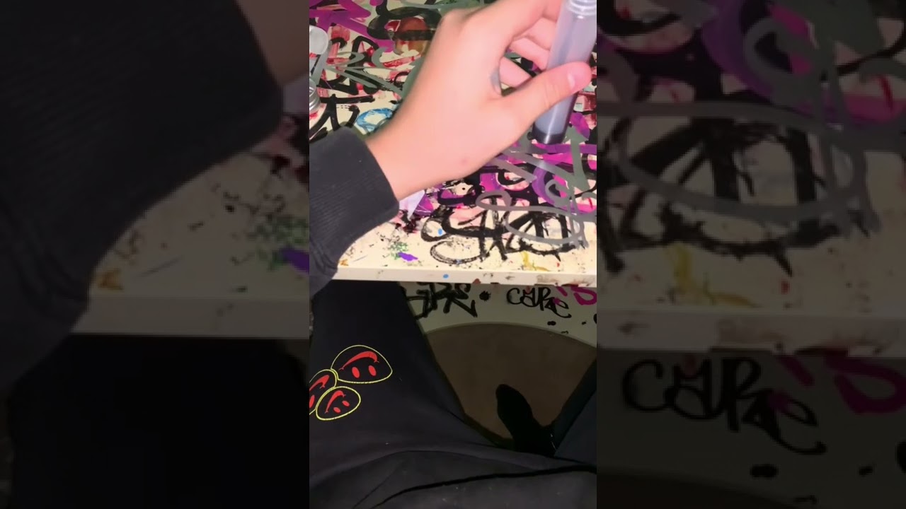 Graffiti unboxing Molotov squeezer