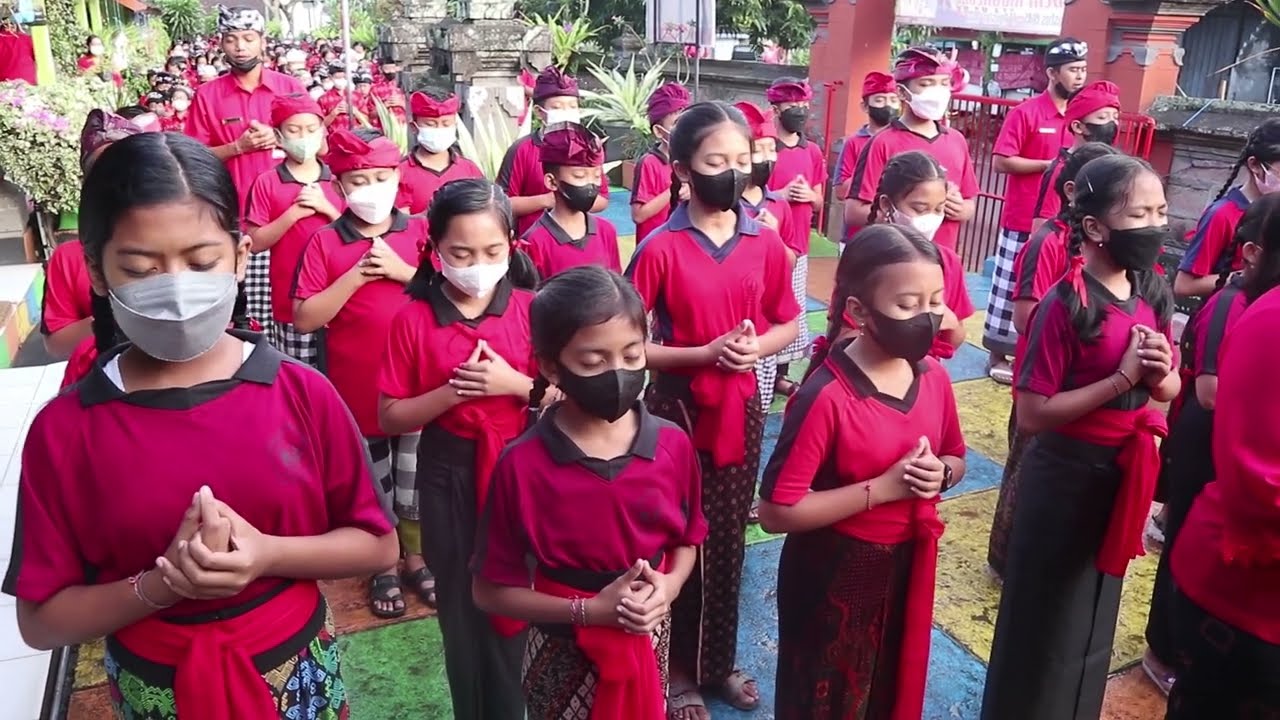 Malajah Sambil Maplalian_SD Negeri 1 Dauh Peken
