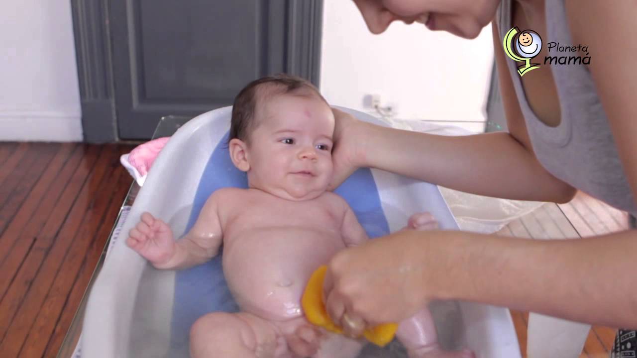 &iquest;C&oacute;mo ba&ntilde;ar al beb&eacute;? | Videos Planeta Mam&aacute;