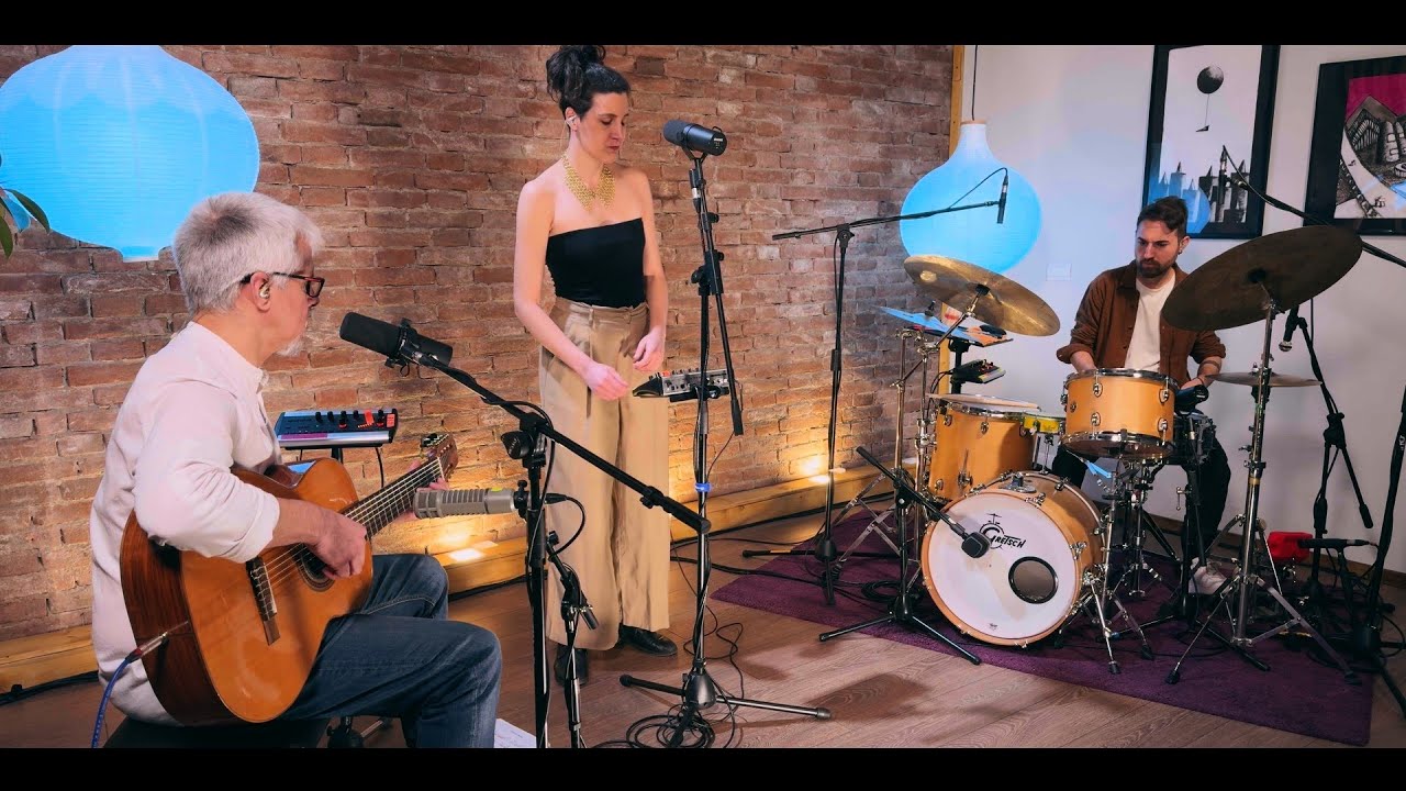 Tarde em Itapoã (Toquinho - Vinicius) - Lua Nova Trio feat. Daniele Santimone