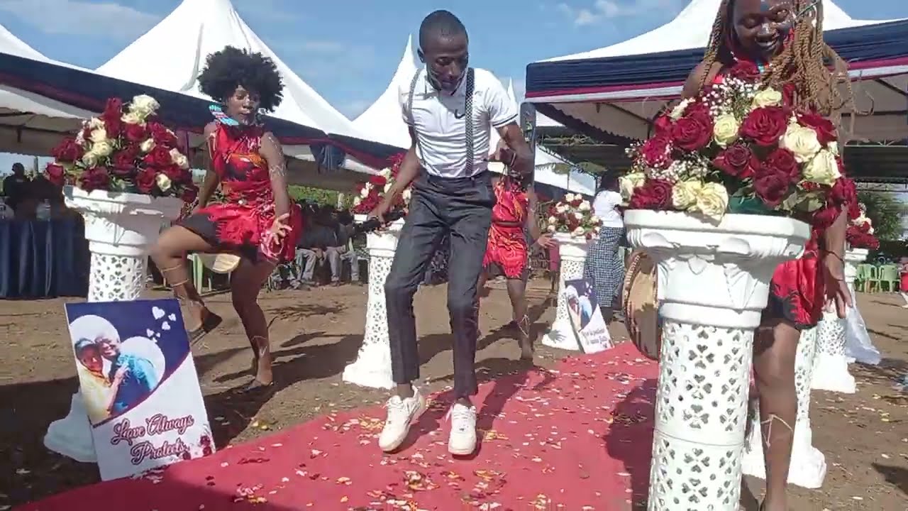 Mc toto vs my dancers -toby bisengo live,its about to go down! -muyority manenos #traditionalwedding