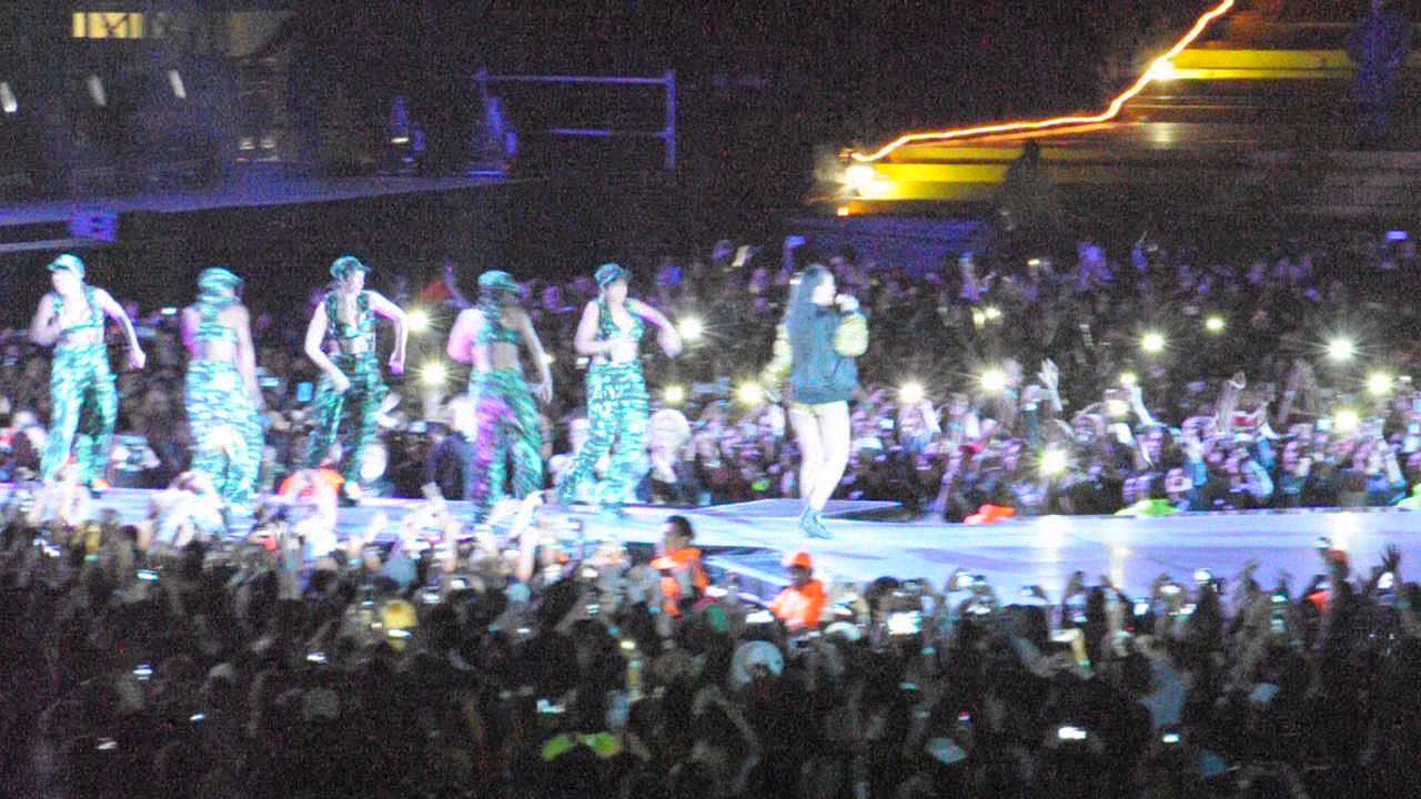 Rihanna Karaoke Cape Town Stadium 16 October 2013