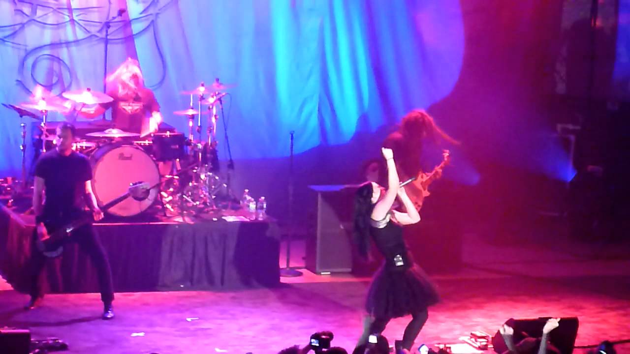 Evanescence - What You Want (Live) War Memorial Auditorium Nashville 08.17.11
