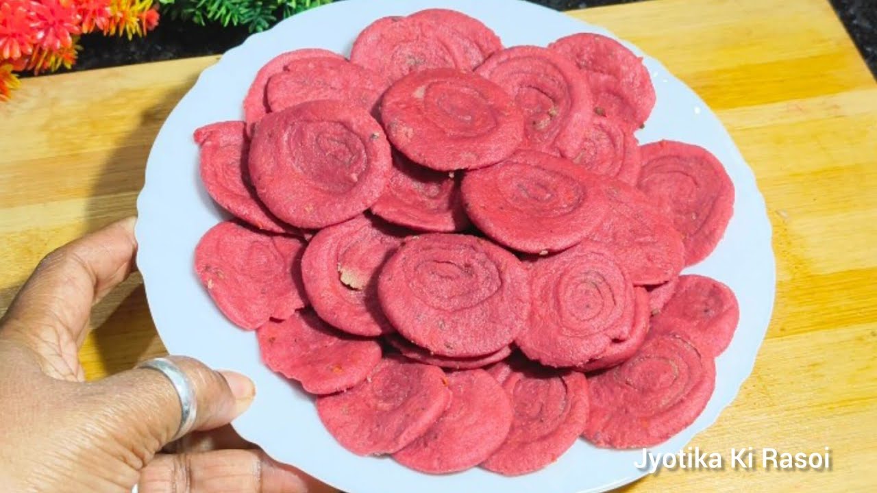 गेंहू के आटा  और सुकुंदर से बनाई खस्ता परत वाली मठरी| Khashta Layered Mathri Recipe 