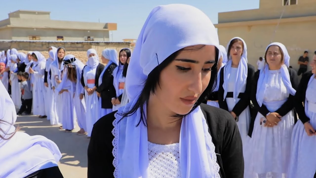 مراسيم سماحة بابا شيخ  الاب روحي للديانة الايزيدية في قرية تل_بنات_القديم_مضيفً عشيرة العزاوي