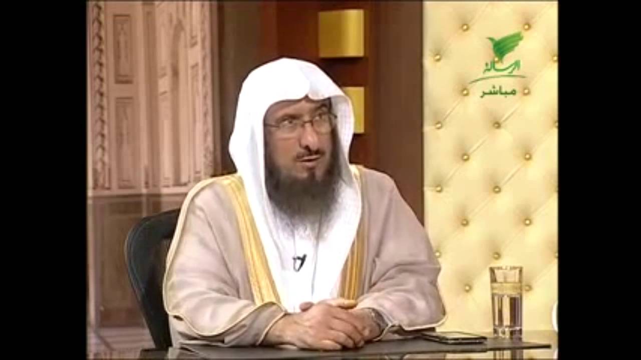 الأخذ من مال من  يعمل في مطعم يبيع لحم الخنزير