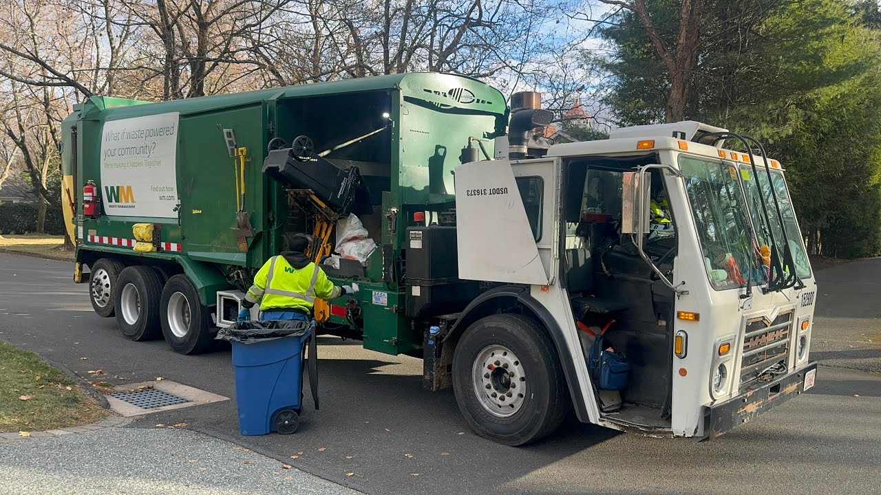 Waste Management 152980 ~ Mack LEU Labrie Expert 2000 MSL Trash Truck