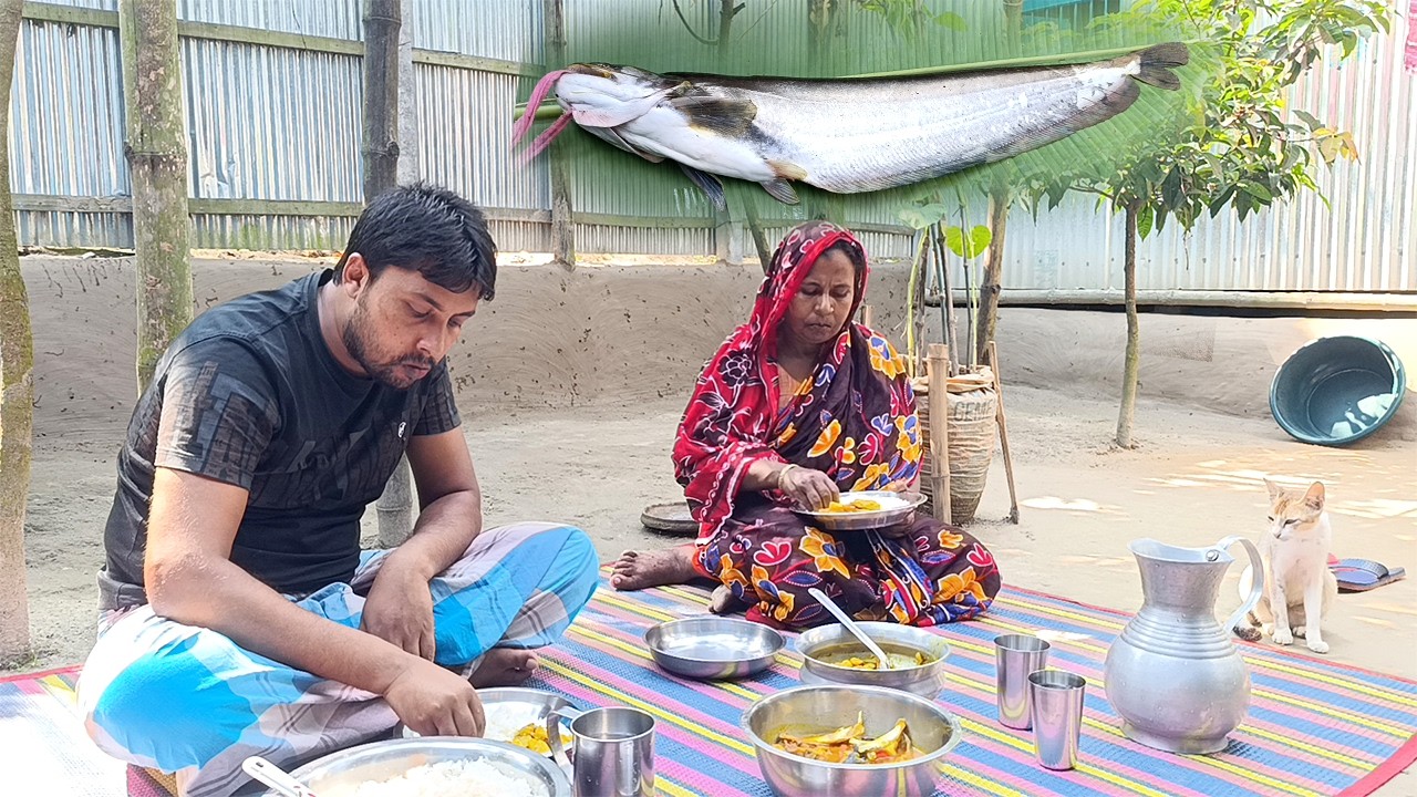 শীতের সকালে নদীর তাজা বোয়াল মাছ কেটে রান্না করলাম । boyal fish । #boyalfish #bigfish