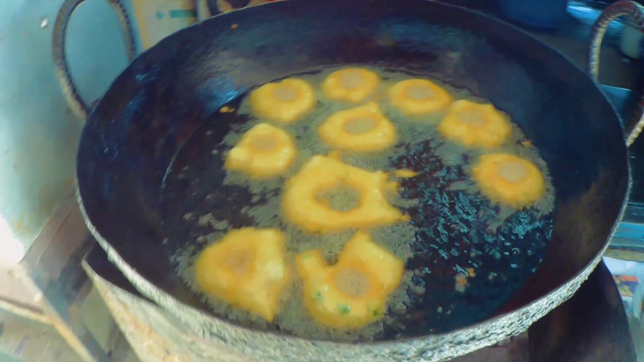 Medu Vada and Wheat Poori Preparation