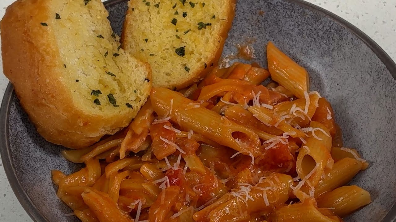 Creamy Bacon & Mushroom Penne – The Ultimate Comfort Pasta!