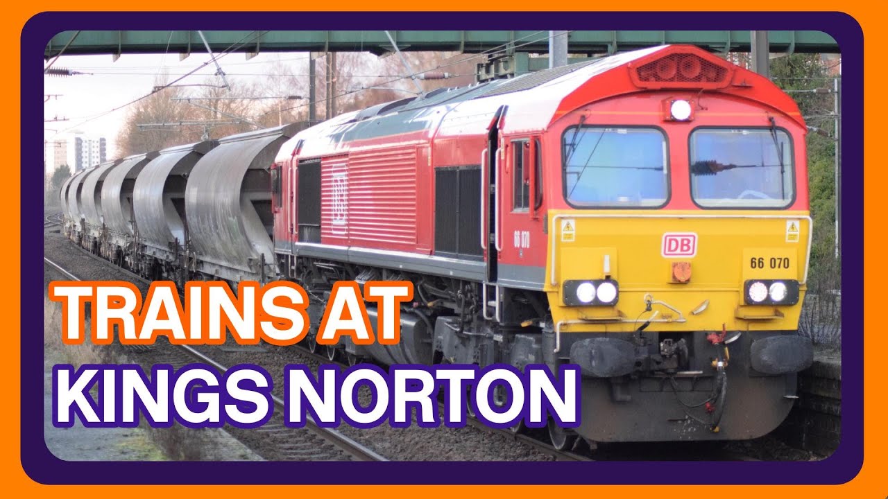 Trains at Kings Norton railway station (20/01/2023)