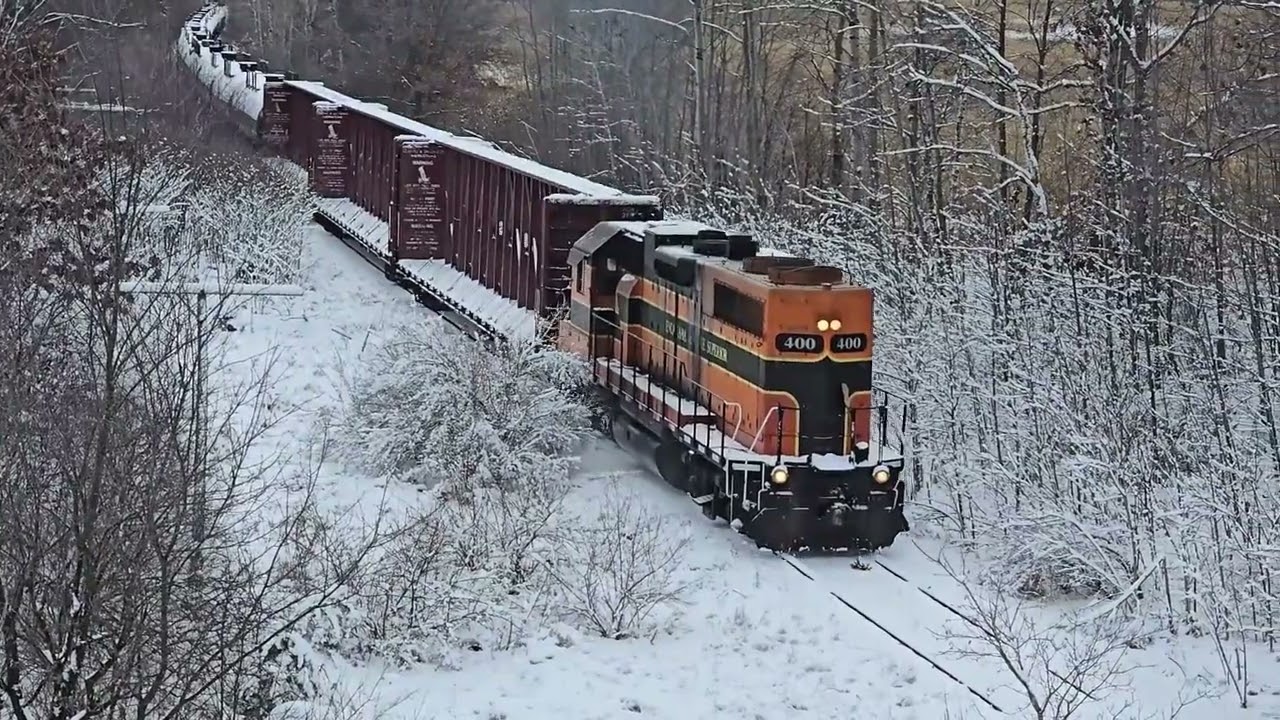 ELS 400 Returns Propane Tankers To Pembine After A Fresh Snow With Lots Of Action Shots! PART 1