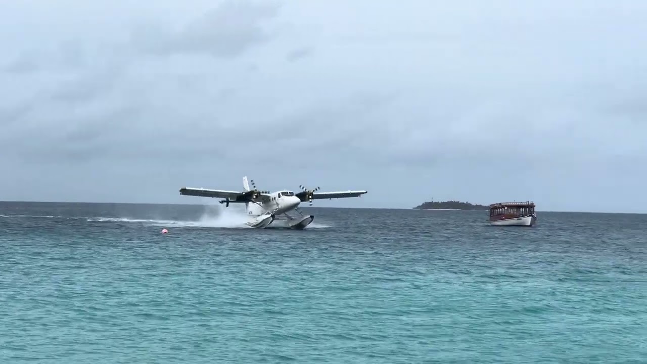 Seaplane Landing at Summer Island VIDEO (05 24)