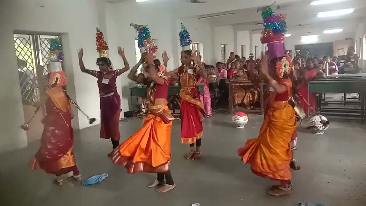 ஆடிவந்தேன் பாடலுக்கு ஆடி வருகிறார்கள்  PUMS-V.PAGANDAI, Vikiravandi Block, Villupuram District .