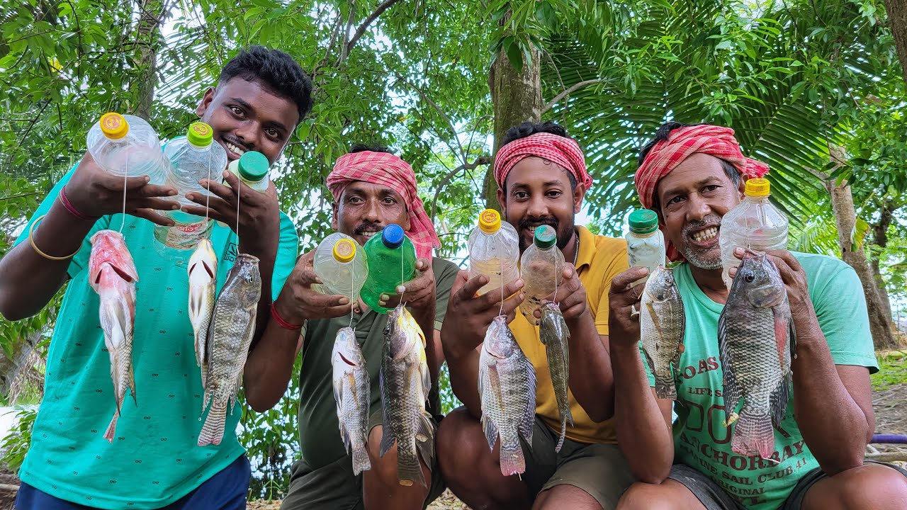 ভাইয়ের বাড়িতে সম্পূর্ণ ইউনিক পদ্ধতিতে পুকুর থেকে তেলাপিয়া মাছ ধরে খাওয়া,সাথে গান বাজনা!!! ￼