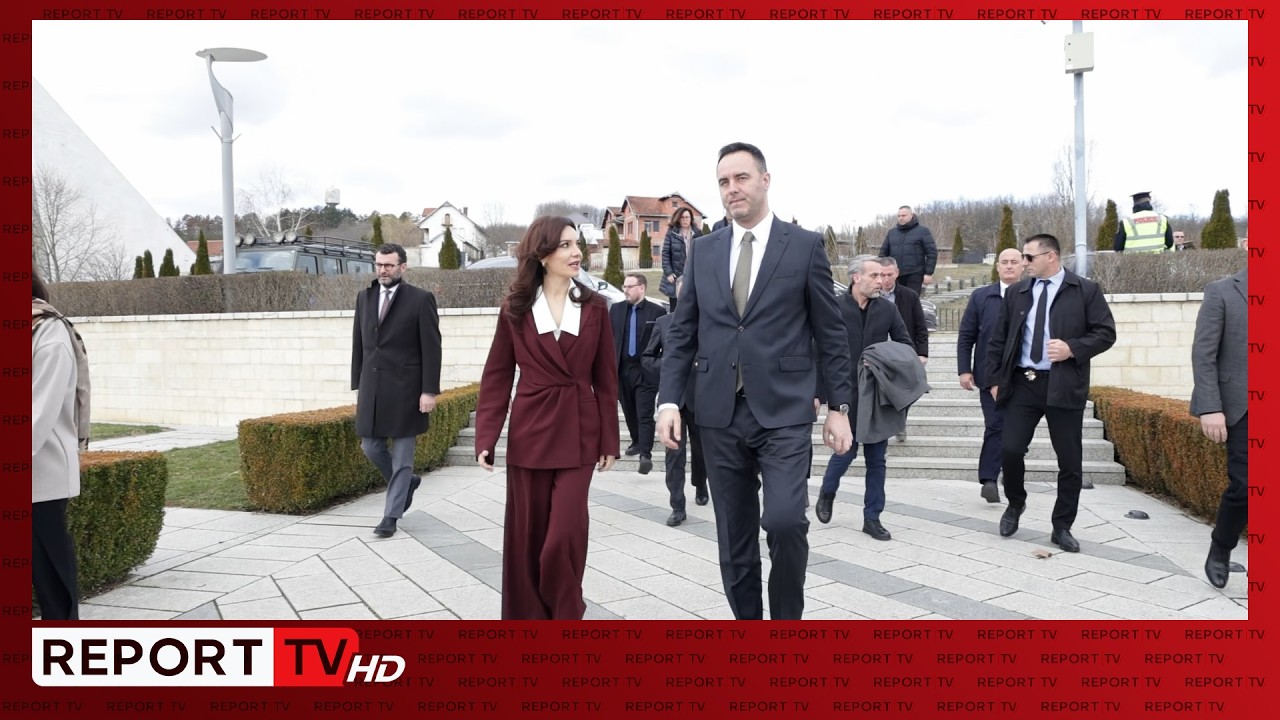 Spiropali nis vizitën në Kosovë! Kryen homazhe me Konjufcën në Kompleksin Memorial 
