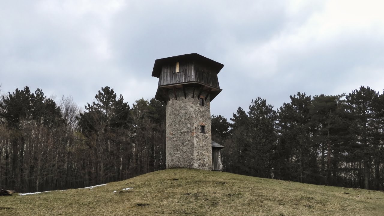 Aussichtsturm und T&uuml;rkenbrunnen in Merkenstein