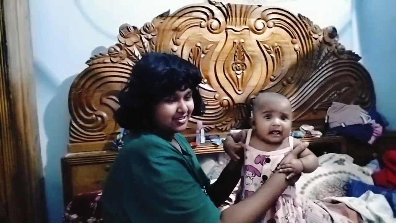আজকে ওর বোন পুকি কে জামা পরাই দিচ্ছে 