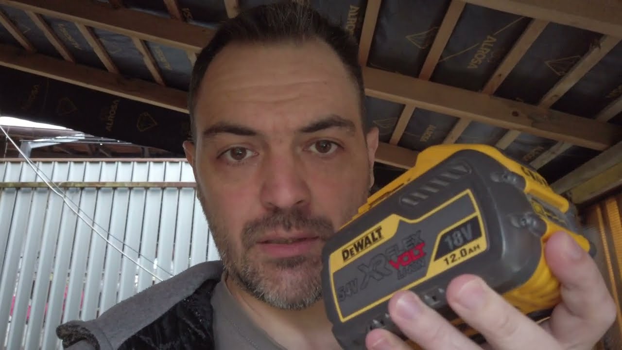 Сколько пилит DeWALT DCM575 на одном аккуме