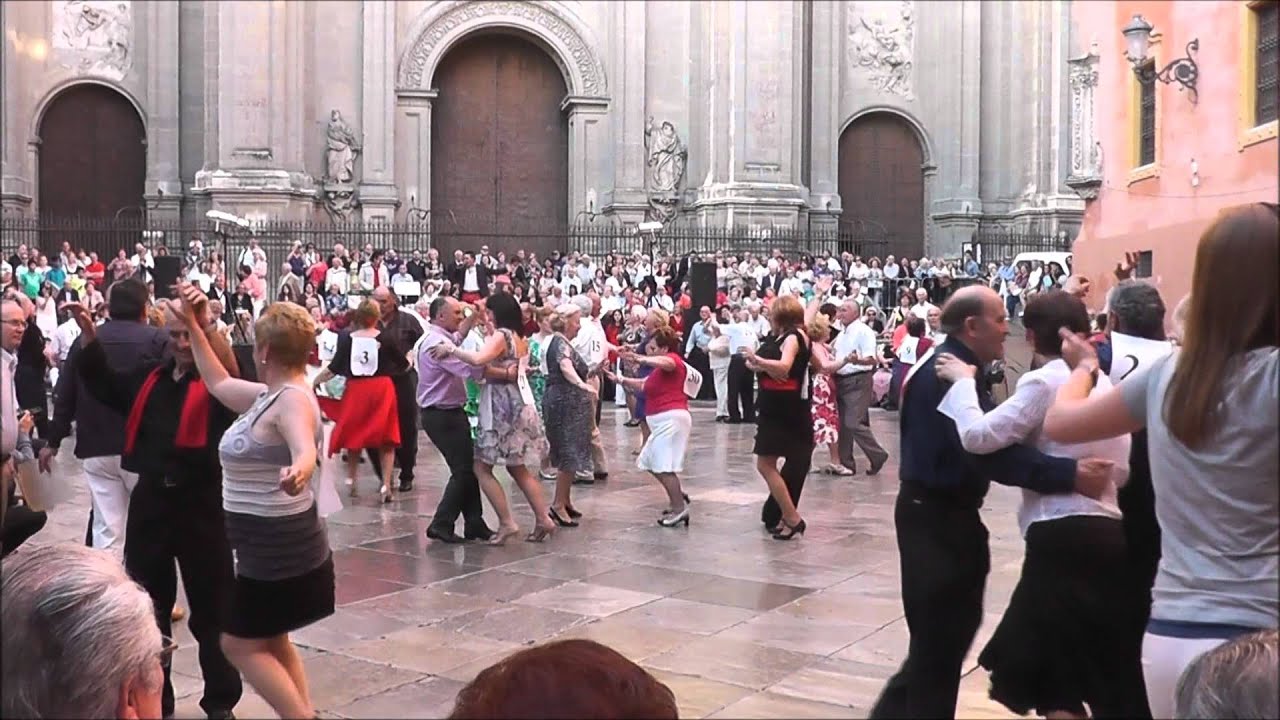 Mayores al baile en Corpus.Concurso. Granada