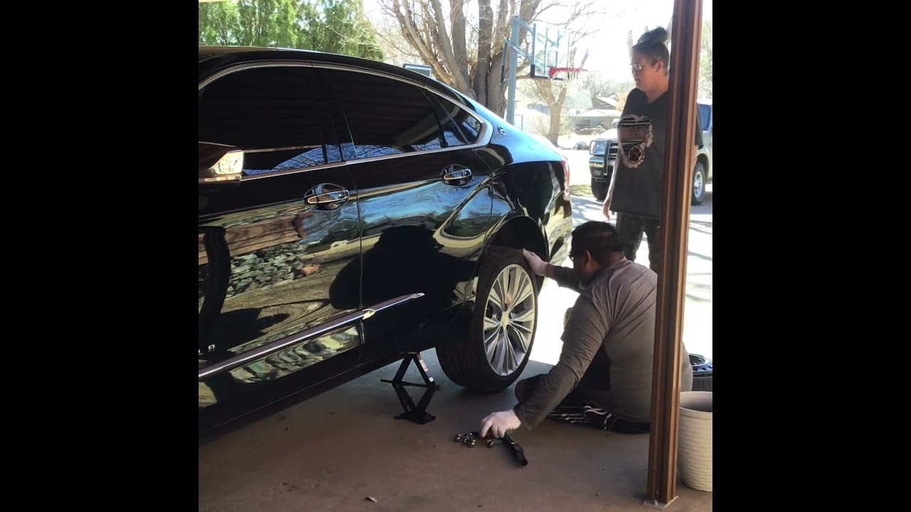 How to change a flat tire Corinna Carrillo
