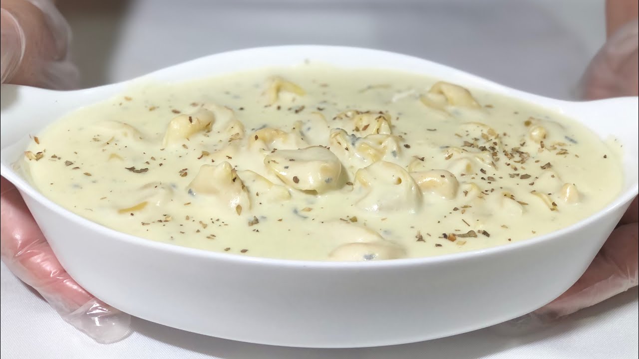 CAPELETTI DELICIOSO COM MOLHO BRANCO E QUEIJO