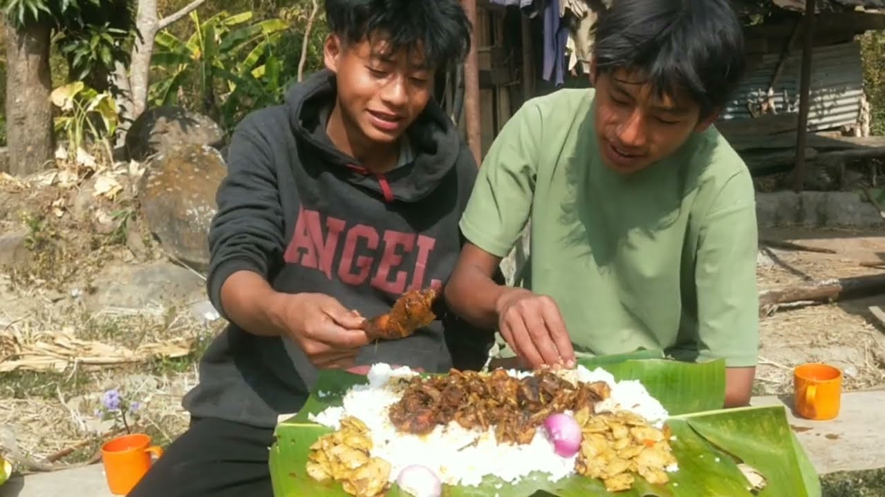 Cooking local chicken curry in Bamboo  & first time mukbang @ArimongandAribavlog 