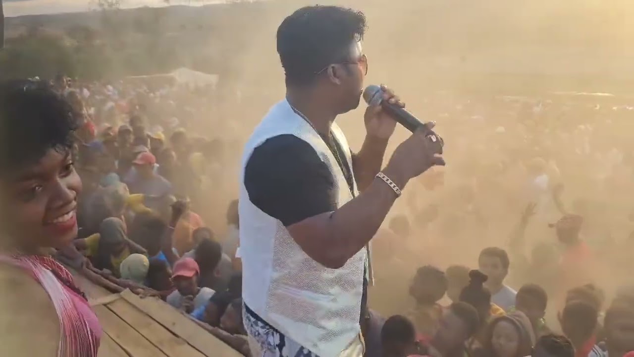 Jerry Marcoss - Kawitry Misy Sôsy (Live Performance)
