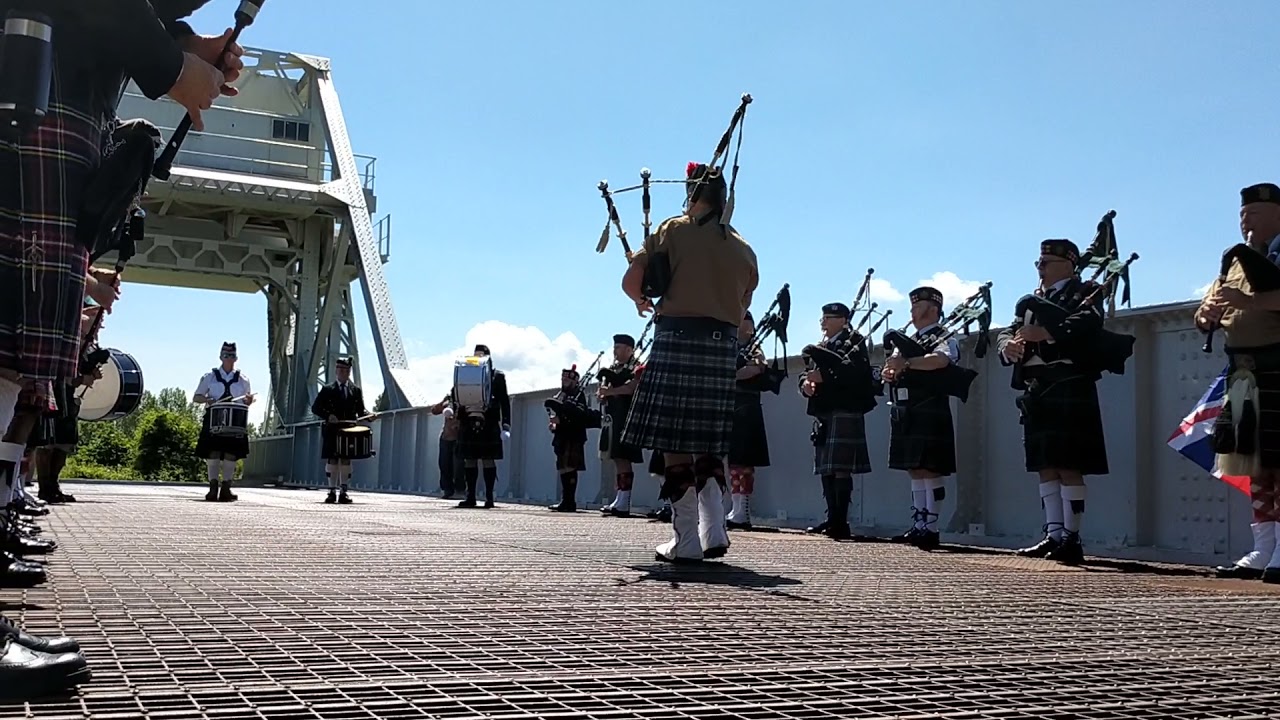 Cérémonie 6 juin 1944 de 2021 à Pégasus Bridge ( hommage au piper Bill Millin )