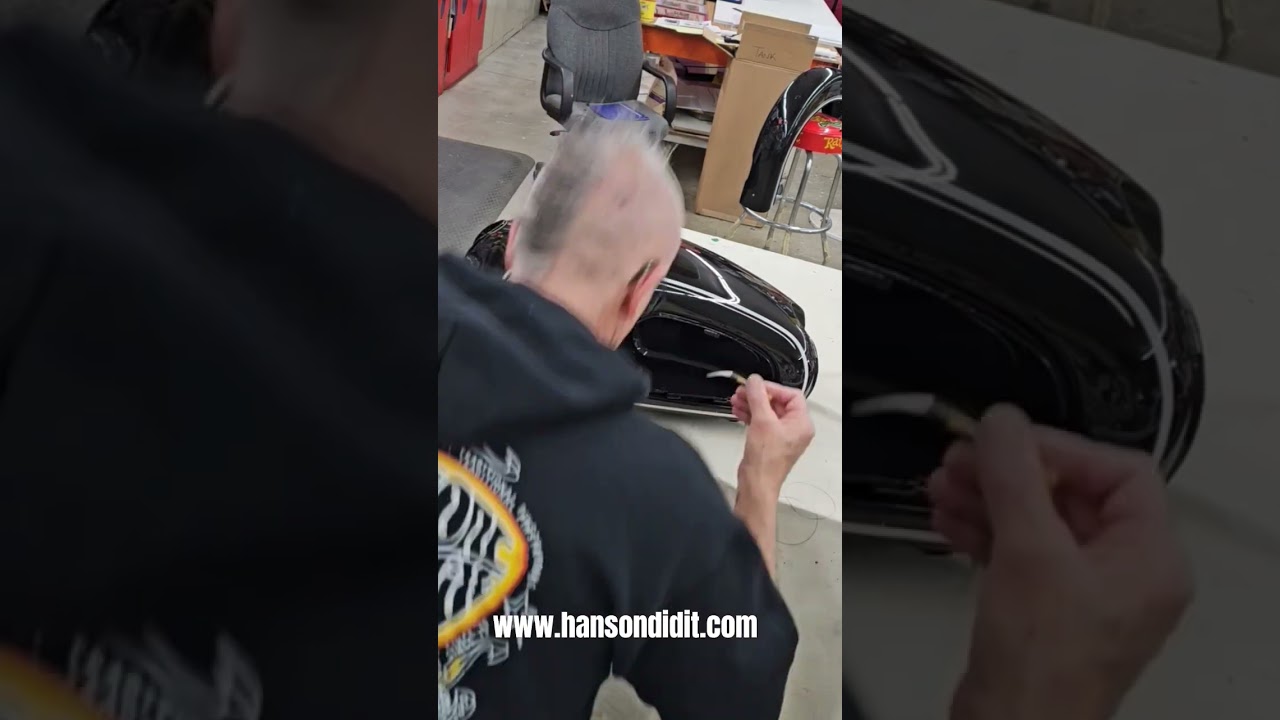 BMW motorcycle pinstriping  #pinstriper #pinstripe #pinstriping  #handpainted