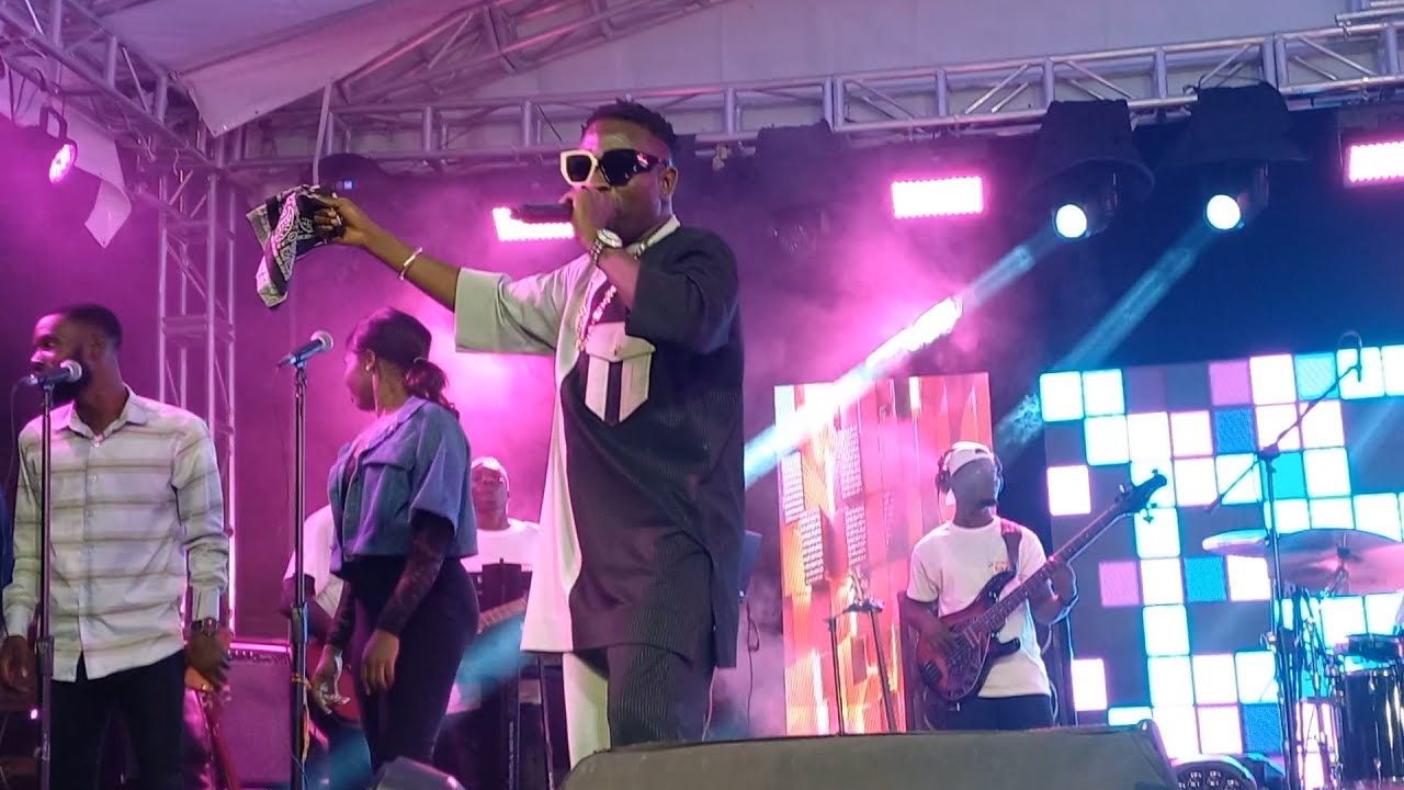 LEGENDARY BROTHER SAMMY STORMED BANTAMA WITH HOT PRAISES
