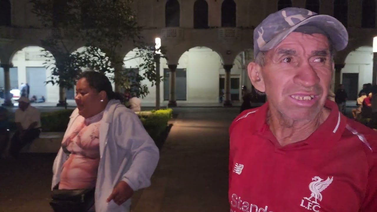 DON TOÑO TIENE UNA BUENA MUJER SE REBUSCA VENDIENDO AGUA Y PLATANOS 😱 
