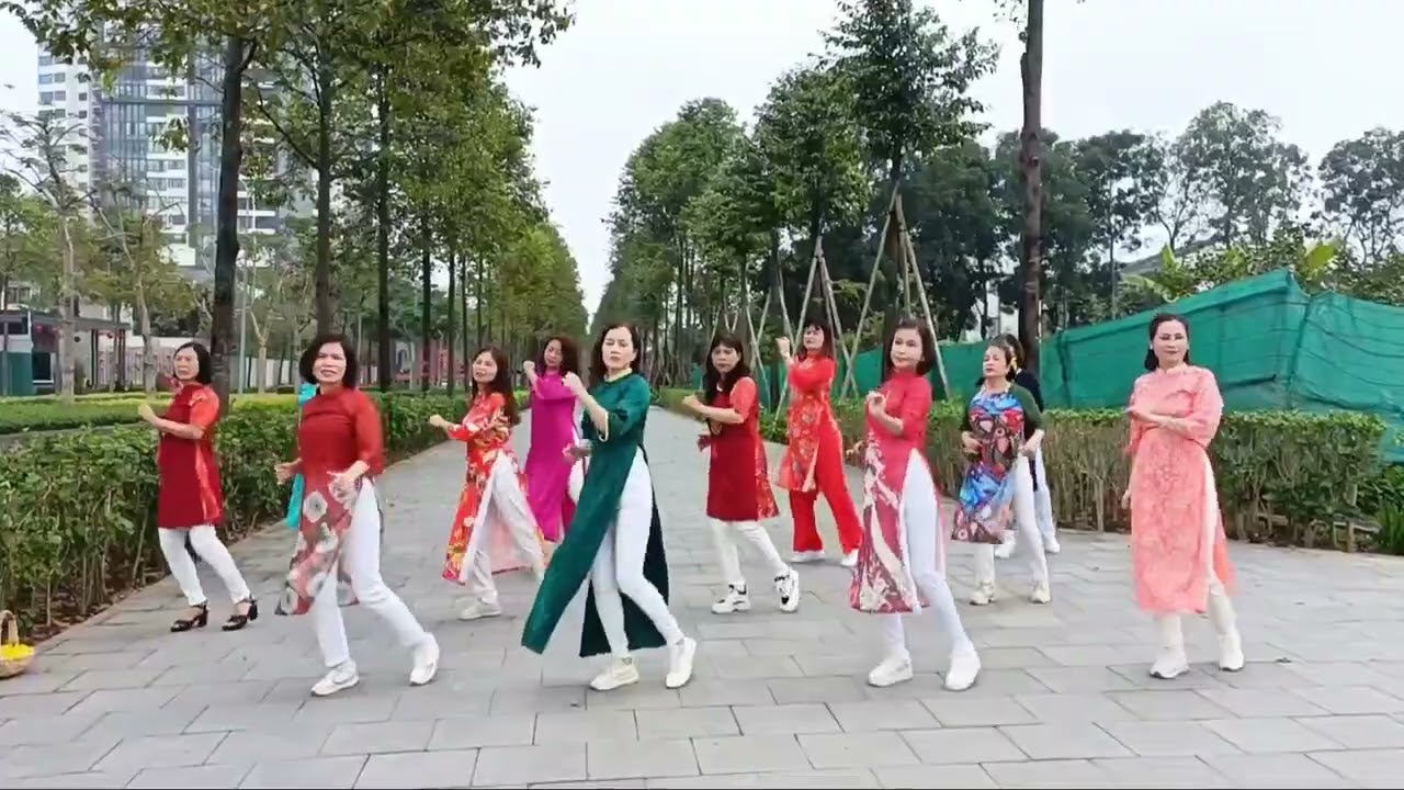 Nhảy dân vũ : Đoản Xuân Ca